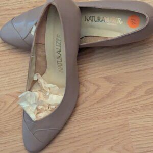 Naturalizer Leather "Dee" Pumps